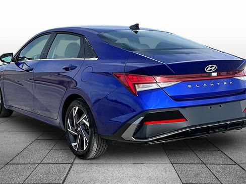 Used 2025 Hyundai Elantra SEL image 10
