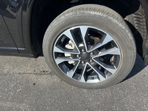 Used 2023 Jeep Grand Cherokee Overland image 7