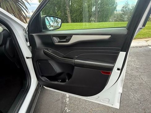 Used 2021 Ford Escape S image 9