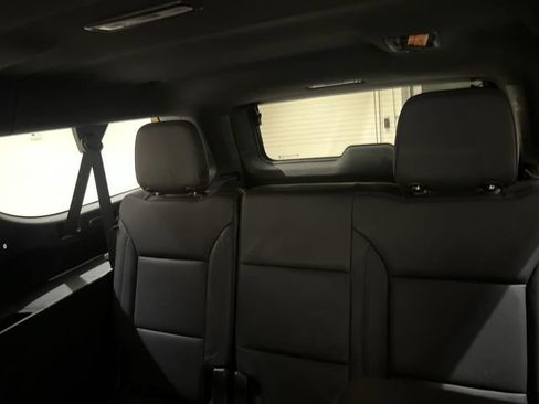 Certified 2024 Chevrolet Suburban Z71 w/ Luxury Package AWD/4WD image 25