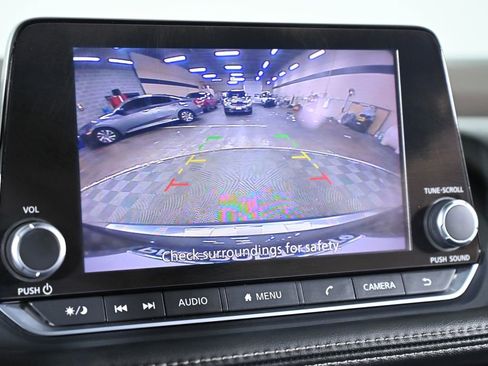 Used 2022 Nissan Rogue SV w/ SV Premium Package image 17