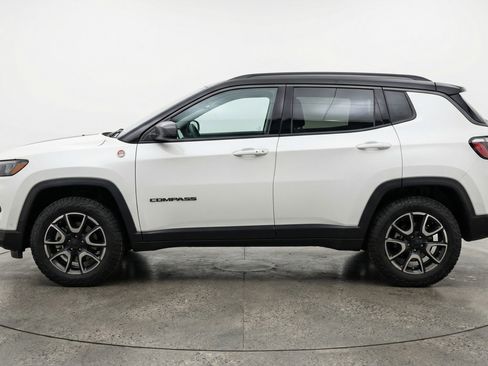 Used 2025 Jeep Compass Trailhawk AWD/4WD image 5