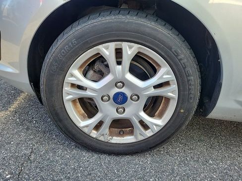 Used 2015 Ford Fiesta SE image 10