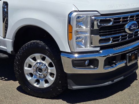 Used 2023 Ford F250 XLT w/ FX4 Off-Road Package AWD/4WD image 9