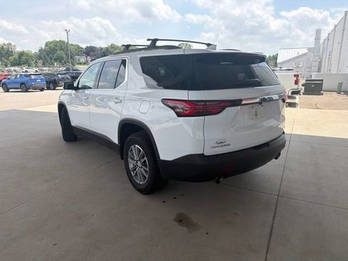 Used 2023 Chevrolet Traverse LT FWD image 3