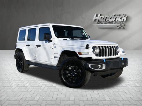 Used 2024 Jeep Wrangler Unlimited Sahara w/ Technology Group AWD/4WD image 2