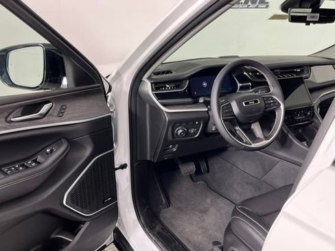 Used 2024 Jeep Grand Cherokee Limited 4xe w/ Luxury Tech Group II AWD/4WD image 24