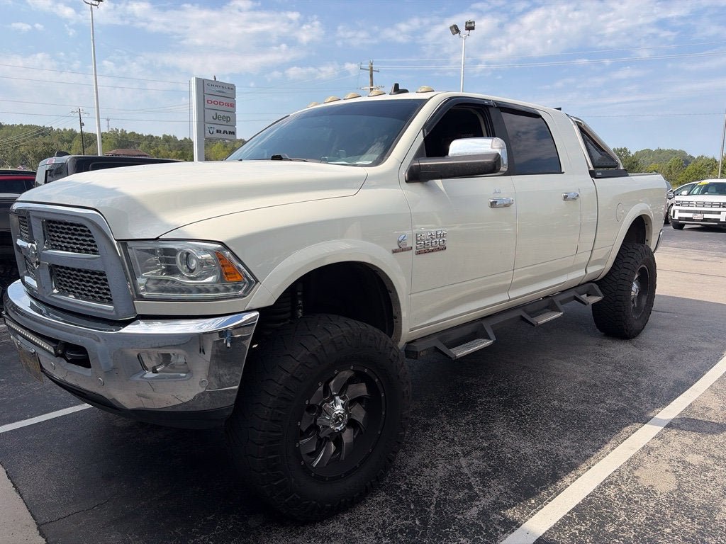 Used 2018 RAM 2500 Laramie AWD/4WD image 2