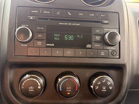 Used 2015 Jeep Patriot High Altitude AWD/4WD image 17