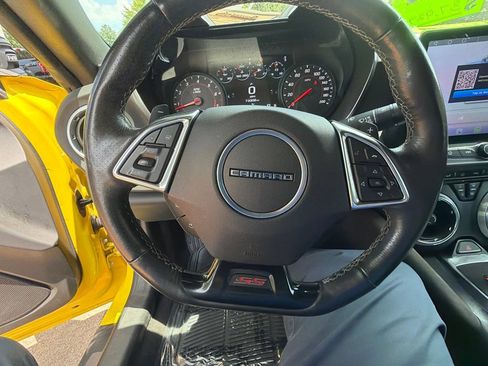 Used 2016 Chevrolet Camaro SS RWD image 14