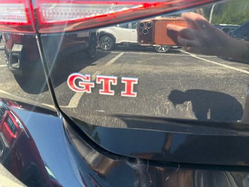 Used 2021 Volkswagen GTI SE FWD image 37