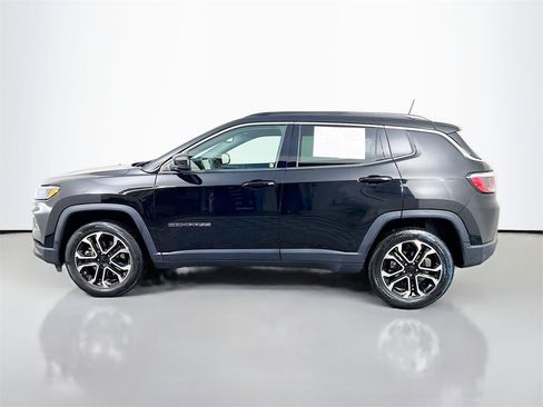 Used 2024 Jeep Compass Limited image 4