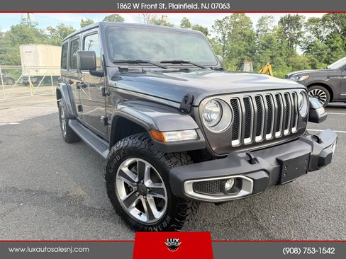Used 2018 Jeep Wrangler Unlimited Sahara AWD/4WD image 37