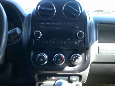 Used 2011 Jeep Compass 2WD image 17