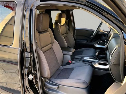 Used 2025 Nissan Frontier SV RWD image 29
