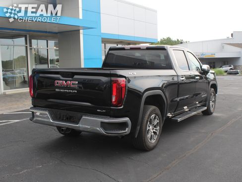 Used 2023 GMC Sierra 1500 SLT AWD/4WD image 4