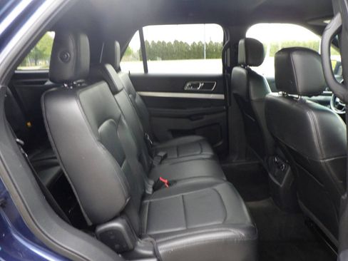 Used 2016 Ford Explorer XLT w/ Equipment Group 202A FWD image 19