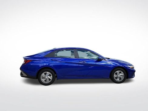 Used 2024 Hyundai Elantra SE FWD image 5