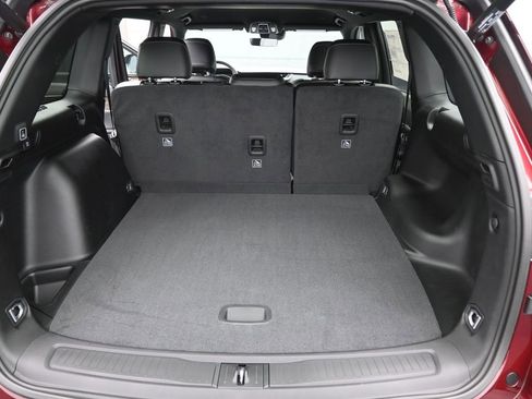 New 2026 Jeep Grand Cherokee Altitude image 10