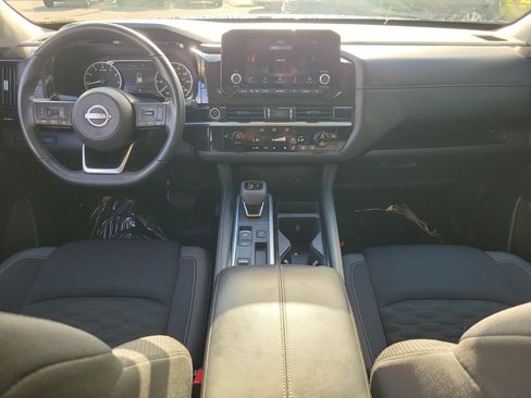 Certified 2024 Nissan Pathfinder SV FWD image 11