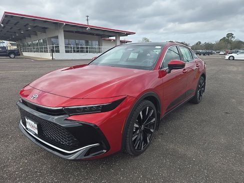 Used 2023 Toyota Crown Platinum image 4