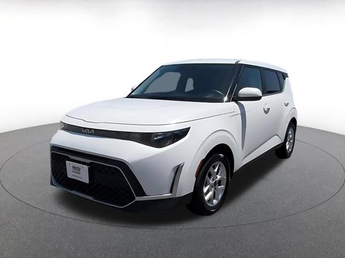Used 2025 Kia Soul LX w/ LX Technology Package FWD image 7