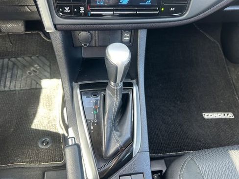 Used 2017 Toyota Corolla LE w/ LE Premium Package w/Moonroof image 15