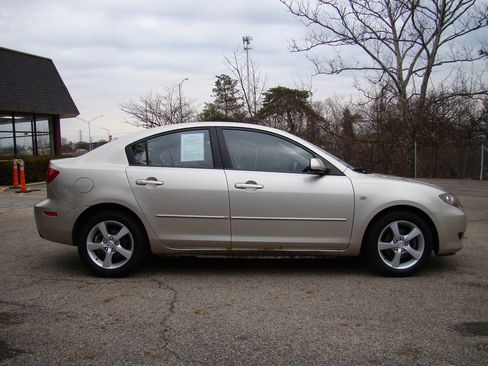Used 2005 MAZDA MAZDA3 I w/ Pwr & 16" Alloy Wheel Pkg image 6
