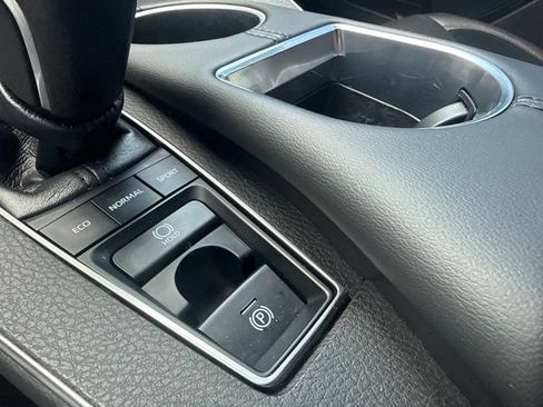 Used 2019 Toyota Avalon XSE FWD image 25