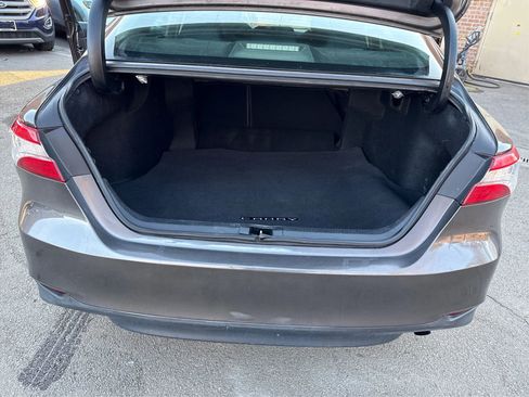 Used 2018 Toyota Camry LE FWD image 15