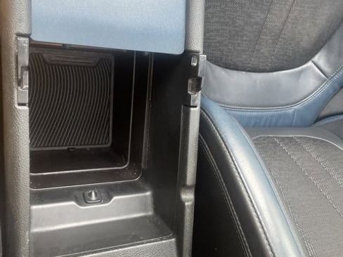 Used 2015 Chrysler 200 S w/ Navigation & Sound Group I image 39