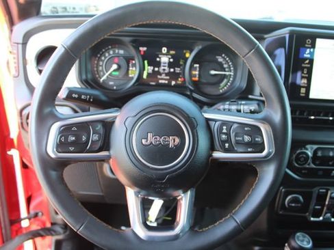 Used 2024 Jeep Wrangler Unlimited Sahara AWD/4WD image 14