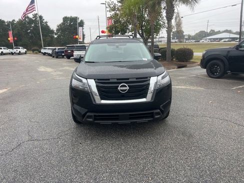 New 2025 Nissan Pathfinder SV image 2