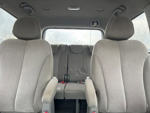 Used 2012 Kia Sedona LX image 26