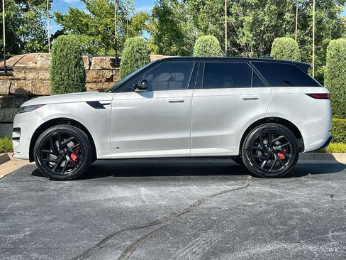 Used 2026 Land Rover Range Rover Sport Dynamic SE AWD/4WD image 2
