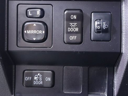 Used 2015 Toyota Tundra SR5 w/ SR5 Upgrade Package image 10