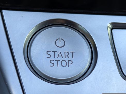 Used 2019 Audi e-tron Prestige w/ Prestige Package image 35