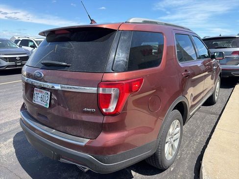 Used 2018 Ford Explorer XLT w/ Equipment Group 202A AWD/4WD image 5
