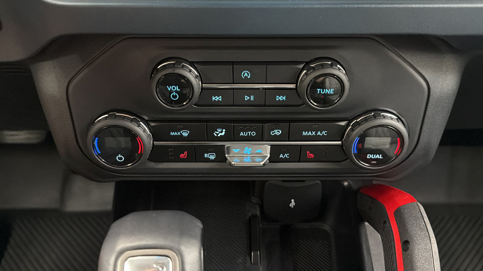 Used 2025 Ford Bronco Heritage Edition AWD/4WD image 23
