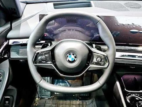 Used 2025 BMW 540i xDrive w/ Premium Package AWD/4WD image 11