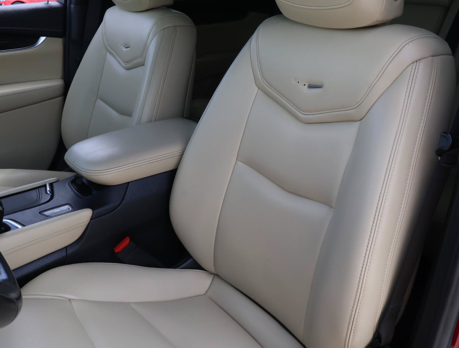 Used 2019 Cadillac XT5 FWD image 16
