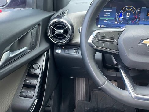 Used 2025 Chevrolet Equinox LT w/ Convenience Package II image 14