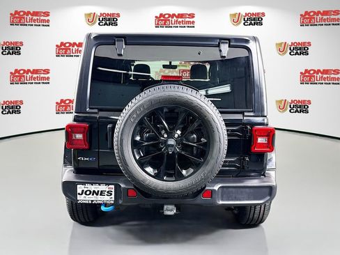 Used 2023 Jeep Wrangler Unlimited Sahara AWD/4WD image 13