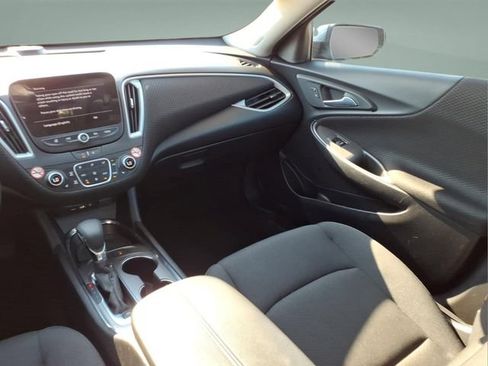 Used 2025 Chevrolet Malibu LT FWD image 17