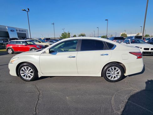 Used 2014 Nissan Altima 2.5 S w/ Display Audio Package FWD image 9