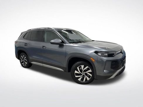 Used 2025 Volkswagen Tiguan S image 36