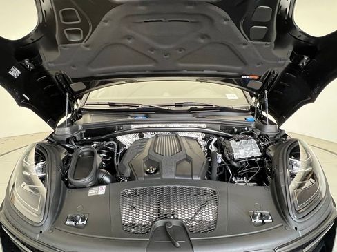 Used 2026 Porsche Macan AWD/4WD image 26