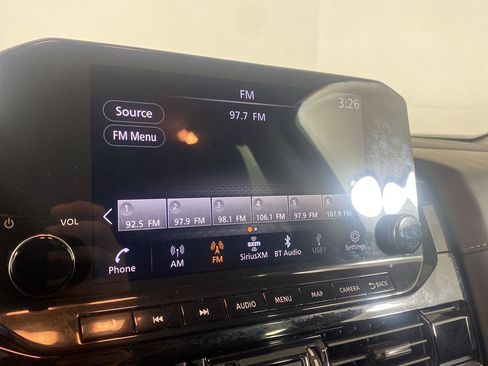 Used 2023 Nissan Pathfinder SL AWD/4WD image 3