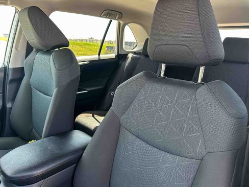 Used 2025 Toyota RAV4 XLE FWD image 14