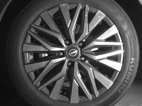 Used 2025 Nissan Altima 2.5 SV FWD image 12